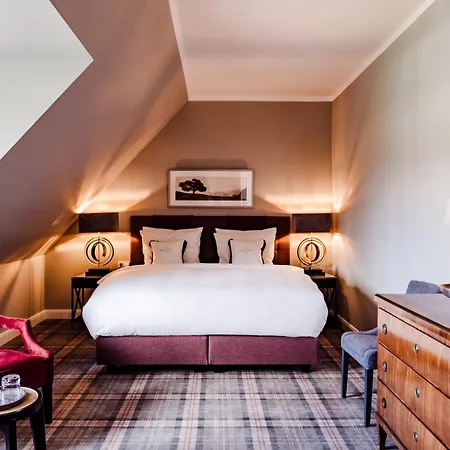 Thereset Schloss * Gross Plasten