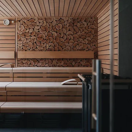 Thereset Schloss * Gross Plasten