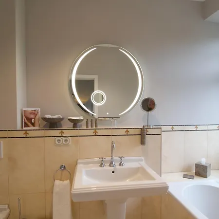 Thereset Schloss * Gross Plasten