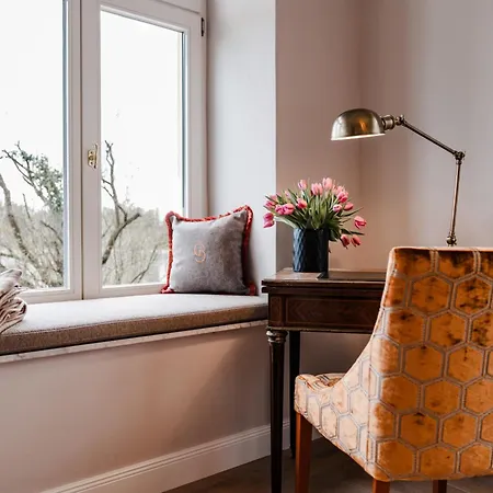 Thereset Schloss * Gross Plasten